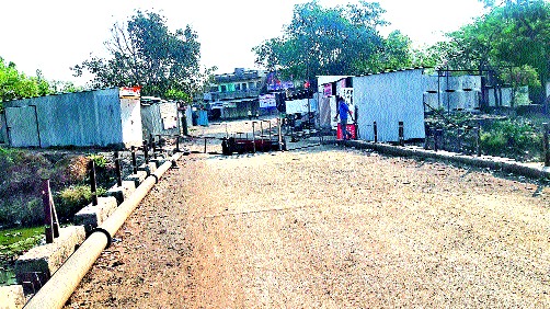 3 villages in Niphad taluka closed | निफाड तालुक्यातील १३ गावे बंद 3 villages in Niphad taluka closed | निफाड तालुक्यातील १३ गावे बंद