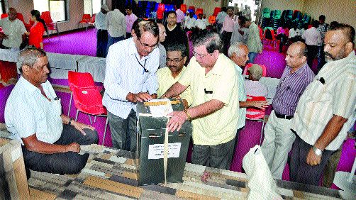 Suspension of respiratory adjustment | सावानाच्या फेरमतमोजणीला स्थगिती Suspension of respiratory adjustment | सावानाच्या फेरमतमोजणीला स्थगिती