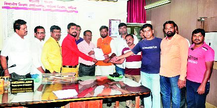 Request to Sub-Inspector of the Army Staff | शिक्षक सेनेचे उपनिरीक्षकांना निवेदन Request to Sub-Inspector of the Army Staff | शिक्षक सेनेचे उपनिरीक्षकांना निवेदन