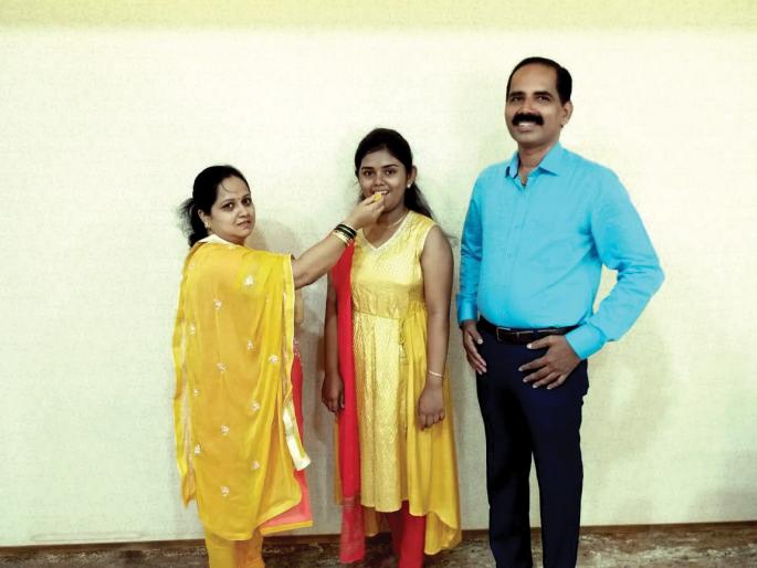Sakshi Pingulkar first in Sindhudurg district, 12th result: Student of Kudal college | साक्षी पिंगुळकर सिंधुदुर्ग जिल्ह्यात प्रथम, बारावी निकाल : कुडाळ कॉलेजची विद्यार्थिनी Sakshi Pingulkar first in Sindhudurg district, 12th result: Student of Kudal college | साक्षी पिंगुळकर सिंधुदुर्ग जिल्ह्यात प्रथम, बारावी निकाल : कुडाळ कॉलेजची विद्यार्थिनी