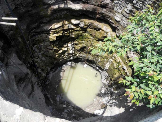 The base reached by wells in Nandurshingote area | नांदूरशिंगोटे परिसरातील विहिरींनी गाठला तळ The base reached by wells in Nandurshingote area | नांदूरशिंगोटे परिसरातील विहिरींनी गाठला तळ