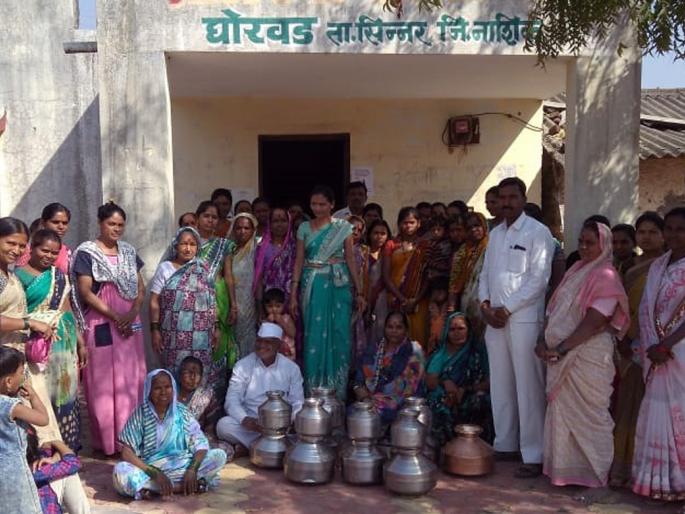 Handa Morcha of Gorewad Gram Panchayat on Angry Women | संतप्त महिलांचा घोरवड ग्रामपंचायतीवर हंडा मोर्चा