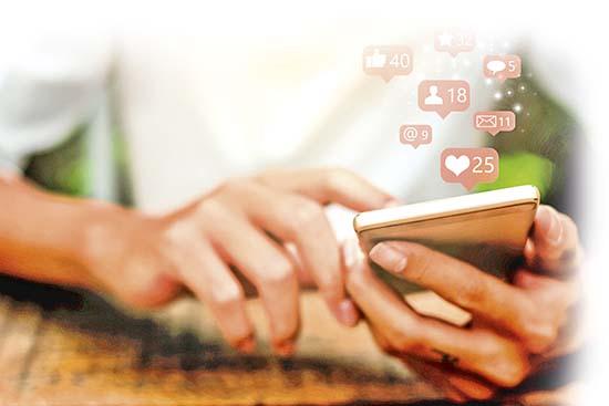 These four sticks on social media can cost you your job! | सोशल मीडीयातल्या या चार चुगल्या तुमची नोकरी घालवू शकतात! These four sticks on social media can cost you your job! | सोशल मीडीयातल्या या चार चुगल्या तुमची नोकरी घालवू शकतात!