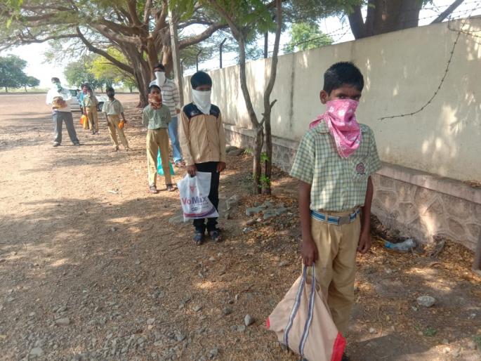 Grain dry food distributed to students at school | मौजे सुकेने विद्यालयात विद्यार्थ्यांना धान्य वाटप Grain dry food distributed to students at school | मौजे सुकेने विद्यालयात विद्यार्थ्यांना धान्य वाटप