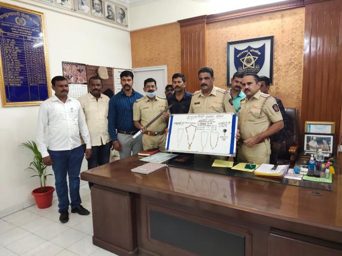 Three arrested for stealing gold chain in Thane | ठाण्यात जबरीने सोनसाखाळी चोरणाऱ्या तिघांना अटक Three arrested for stealing gold chain in Thane | ठाण्यात जबरीने सोनसाखाळी चोरणाऱ्या तिघांना अटक