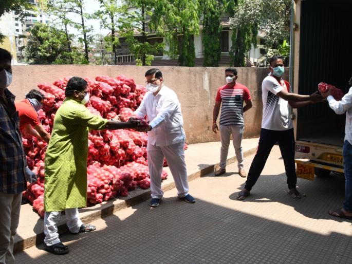Lockedown in Thane to supply NCP at affordable rates at citizens' doorsteps - Onion and Potatoes | ठाण्यात लॉकडाऊनमध्ये राष्ट्रवादी काँग्रेस पुरविणार नागरिकांच्या दारात माफक दरातील कांदे -बटाटे Lockedown in Thane to supply NCP at affordable rates at citizens' doorsteps - Onion and Potatoes | ठाण्यात लॉकडाऊनमध्ये राष्ट्रवादी काँग्रेस पुरविणार नागरिकांच्या दारात माफक दरातील कांदे -बटाटे