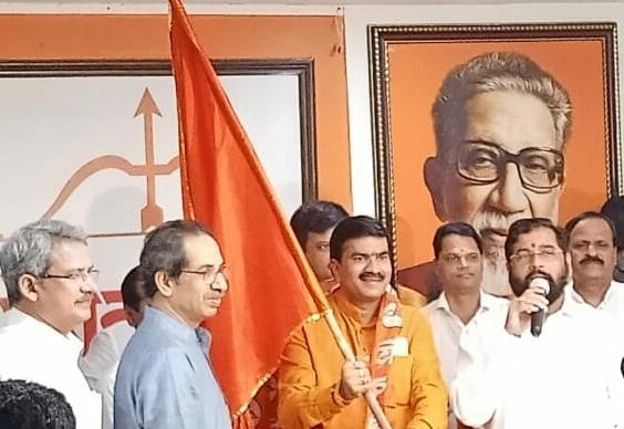 Subhash Pawar, Vice President of Khindar-Thane Zilla Parishad enters NCP in Shiv Sena | राष्ट्रवादी कॉंग्रेसला मुरबाडमध्ये खिंडार-ठाणे जिल्हा परिषदेचे उपाध्यक्ष सुभाष पवार यांचा शिवसेनेत प्रवेश Subhash Pawar, Vice President of Khindar-Thane Zilla Parishad enters NCP in Shiv Sena | राष्ट्रवादी कॉंग्रेसला मुरबाडमध्ये खिंडार-ठाणे जिल्हा परिषदेचे उपाध्यक्ष सुभाष पवार यांचा शिवसेनेत प्रवेश