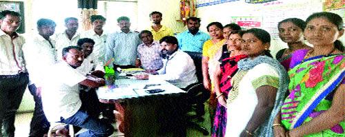 Discovery of the ten-young organ organs: The first village to participate in self-promotion | दहा तरुणांचा अवयवदानाचा संकल्प विखरणी : स्वयंस्फूर्तीने सहभागी होणारे पहिलेच गाव Discovery of the ten-young organ organs: The first village to participate in self-promotion | दहा तरुणांचा अवयवदानाचा संकल्प विखरणी : स्वयंस्फूर्तीने सहभागी होणारे पहिलेच गाव