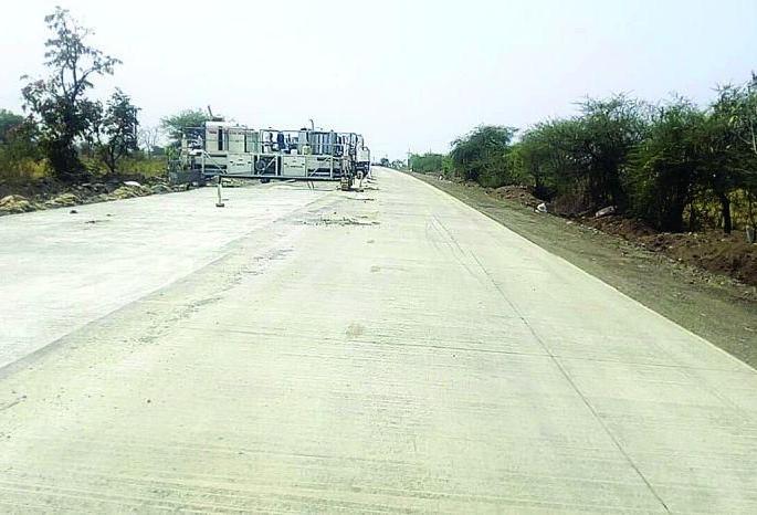 Rain disrupts highway works after lockdown! | लॉकडाऊननंतर महामार्गांच्या कामांना पावसाळ्याचा अडथळा !