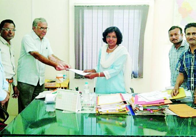Cancel the terms imposed on the Positive Tushar Distributor | ठिंबक तुषार वितरकांवर लादलेल्या अटी रद्द करा Cancel the terms imposed on the Positive Tushar Distributor | ठिंबक तुषार वितरकांवर लादलेल्या अटी रद्द करा