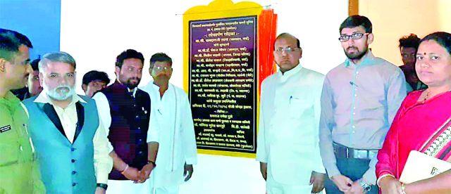 Members, two wheelchairs of the Gramsevak Gram Panchayat chariot | सदस्य, ग्रामसेवक ग्रामपंचायतीच्या रथाची दोन चाकेच Members, two wheelchairs of the Gramsevak Gram Panchayat chariot | सदस्य, ग्रामसेवक ग्रामपंचायतीच्या रथाची दोन चाकेच