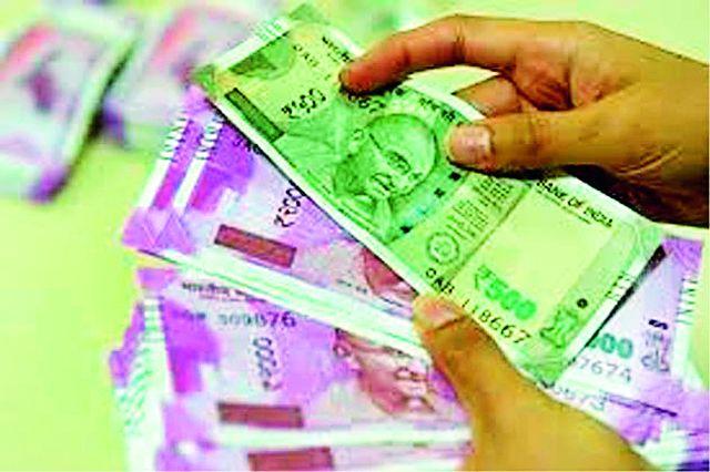 Half the target for debt settlement | कर्जवाटपाची लक्ष्यपूर्ती निम्मीच Half the target for debt settlement | कर्जवाटपाची लक्ष्यपूर्ती निम्मीच