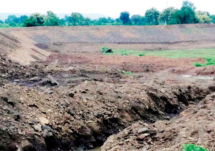 The Annasagar lake of Sevagram is still dry | सेवाग्रामचा अण्णासागर तलाव अजूनही कोरडाच The Annasagar lake of Sevagram is still dry | सेवाग्रामचा अण्णासागर तलाव अजूनही कोरडाच