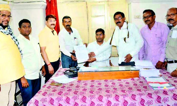 Submit a petition to save the atrophy | अ‍ॅट्रॉसिटी वाचविण्यासाठी याचिका दाखल करा