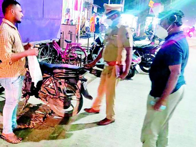 A fine of Rs 2.54 lakh was recovered from those who did not wear masks | मास्क न वापरणाऱ्यांकडून वसूल केला २.५४ लाखांचा दंड A fine of Rs 2.54 lakh was recovered from those who did not wear masks | मास्क न वापरणाऱ्यांकडून वसूल केला २.५४ लाखांचा दंड