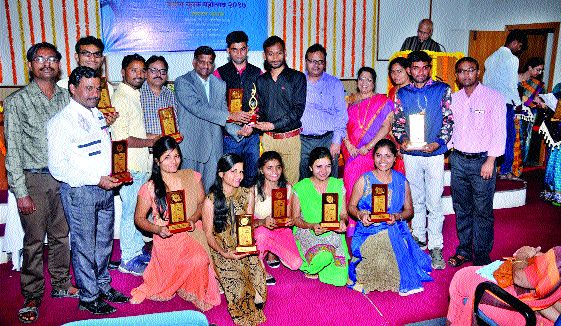 'Free' Youth Festival is colorful | ‘मुक्त’चा युवक महोत्सव रंगला 'Free' Youth Festival is colorful | ‘मुक्त’चा युवक महोत्सव रंगला