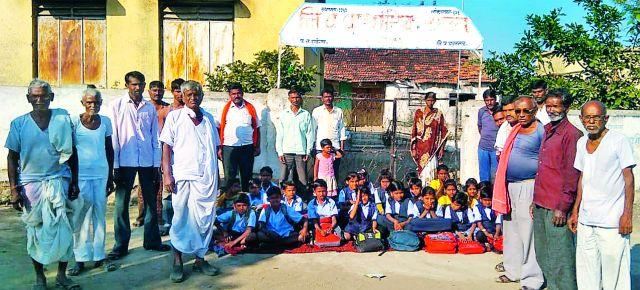 Mangi school has not been opened for three days | तीन दिवसांपासून मंगीची शाळा उघडलीच नाही