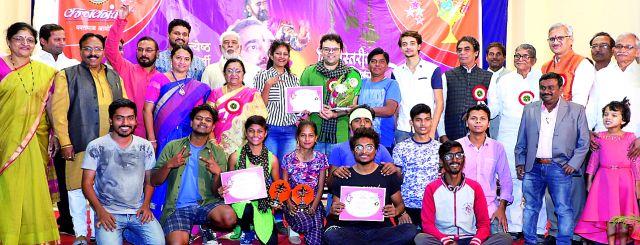 First prize for 'Dwaraka' in Bahujan Theater | बहुजन रंगभूमीच्या ‘गटार’ला प्रथम बक्षीस