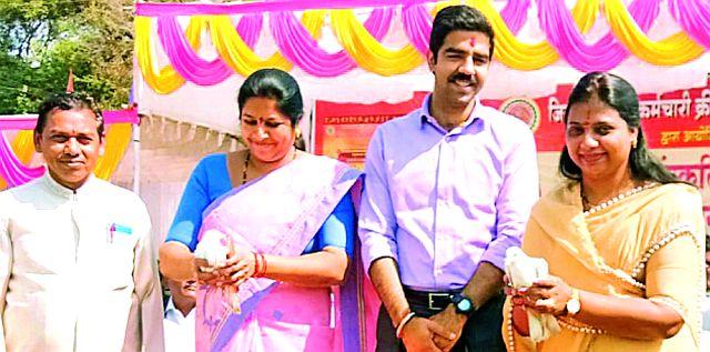 Outdoor sports suppression measures on stress relief | तणावमुक्तीवर मैदानी खेळ रामबाण उपाय Outdoor sports suppression measures on stress relief | तणावमुक्तीवर मैदानी खेळ रामबाण उपाय