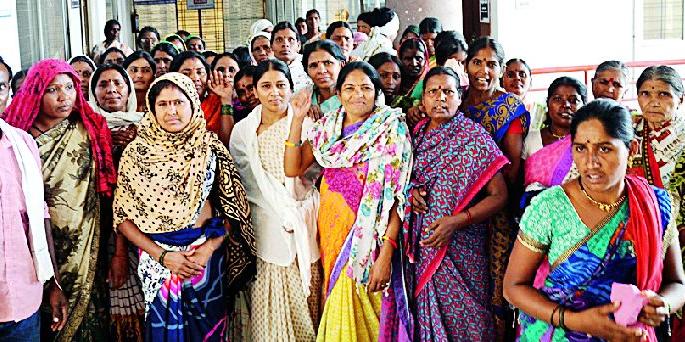 Femdom shot on women council | महिलांची नगरपरिषदेवर धडक Femdom shot on women council | महिलांची नगरपरिषदेवर धडक