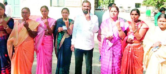 Chaturvedi, the fate of Bajoriya closed in the ballot box | चतुर्वेदी, बाजोरियांचे भाग्य मतपेटीत बंद Chaturvedi, the fate of Bajoriya closed in the ballot box | चतुर्वेदी, बाजोरियांचे भाग्य मतपेटीत बंद