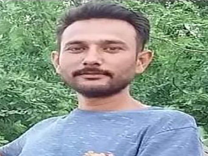 Car accident, one killed, another injured | शेत पहायला गेलेल्या तरुणांच्या गाडीचा अपघात, एकाचा मृत्यू, दुसरा जखमी Car accident, one killed, another injured | शेत पहायला गेलेल्या तरुणांच्या गाडीचा अपघात, एकाचा मृत्यू, दुसरा जखमी