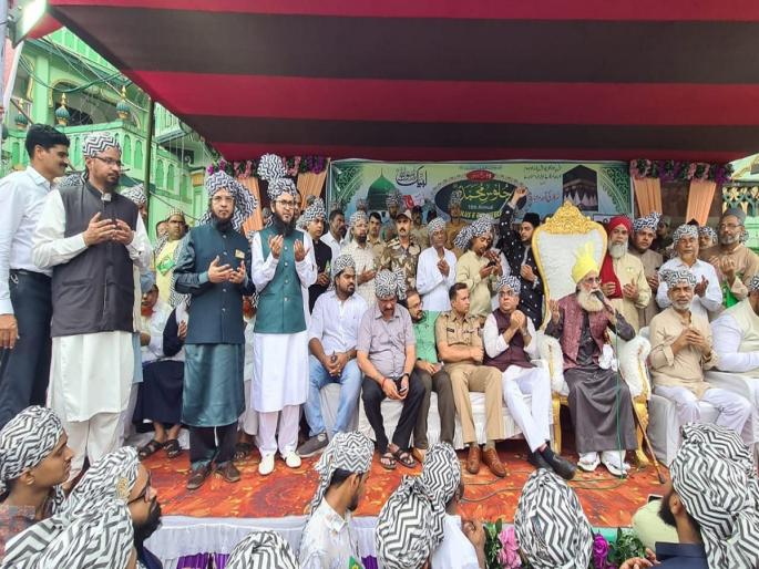 The grand procession of Eid-e-Miladunnabi in Bhiwandi ended peacefully | भिवंडीत ईद ए मिलादुन्नबीची विशाल शोभायात्रा शांततेत संपन्न The grand procession of Eid-e-Miladunnabi in Bhiwandi ended peacefully | भिवंडीत ईद ए मिलादुन्नबीची विशाल शोभायात्रा शांततेत संपन्न