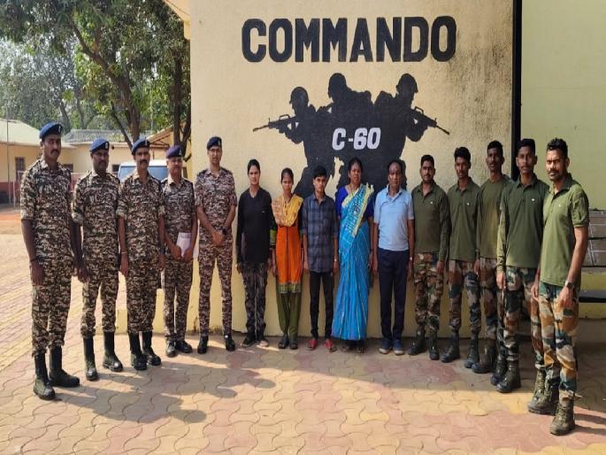 Two Maoist couples surrendered Including a maoist with 82 criminal records | दोन जहाल माओवादी जोडप्यांचे आत्मसमर्पण, २८ लाखांचे होते बक्षीस Two Maoist couples surrendered Including a maoist with 82 criminal records | दोन जहाल माओवादी जोडप्यांचे आत्मसमर्पण, २८ लाखांचे होते बक्षीस