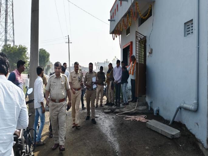 Thieves' rampage in Vatur, men and women beaten up | खळबळ : वाटूरमध्ये चोरट्यांचा धुडगूस, महिला, पुरूषांना मारहाण Thieves' rampage in Vatur, men and women beaten up | खळबळ : वाटूरमध्ये चोरट्यांचा धुडगूस, महिला, पुरूषांना मारहाण