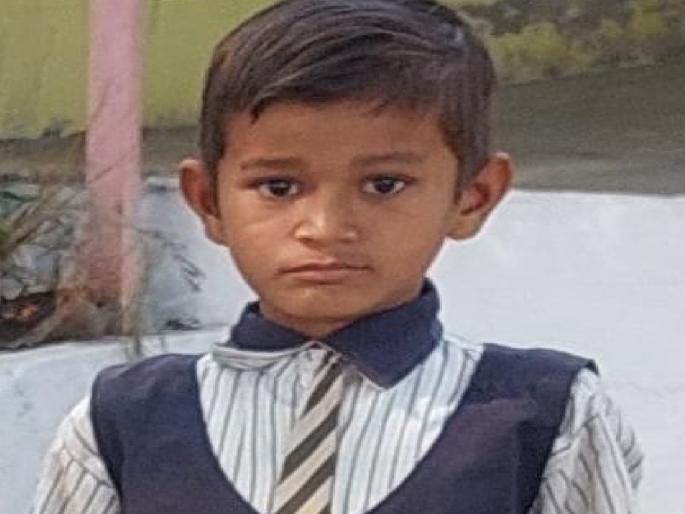 A girl died after being trapped in a pipe while preparing a cricket pitch | क्रिकेटची पीच तयार करताना पाईपमध्ये दबून चिमुकल्याचा मृत्यू A girl died after being trapped in a pipe while preparing a cricket pitch | क्रिकेटची पीच तयार करताना पाईपमध्ये दबून चिमुकल्याचा मृत्यू