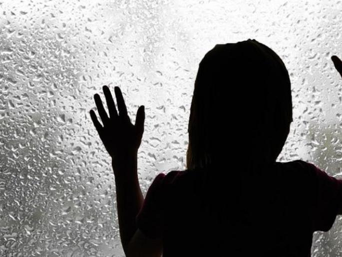 Woman tortured in Kerala in police 'cage' | केऱ्हाळे येथे महिलेवर अत्याचार करणारा पोलिसांच्या  ‘पिंजऱ्यात’ Woman tortured in Kerala in police 'cage' | केऱ्हाळे येथे महिलेवर अत्याचार करणारा पोलिसांच्या  ‘पिंजऱ्यात’