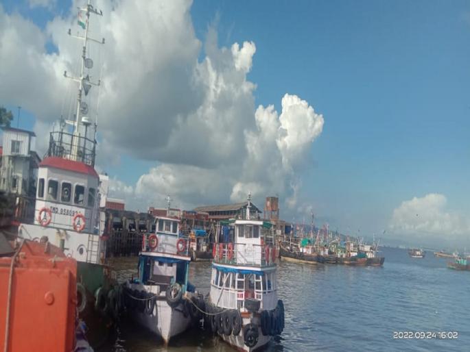 Passenger launches on Gateway-Elephant, Mora-Bhau, JNPA, sea route closed due to Cyclone Biparjoy and bad weather | बिपरजॉय चक्रीवादळ आणि खराब हवामानामुळे गेटवे-एलिफंटा, मोरा-भाऊचा धक्का, जेएनपीए, सागरी मार्गावरील प्रवासी लाँच बंद Passenger launches on Gateway-Elephant, Mora-Bhau, JNPA, sea route closed due to Cyclone Biparjoy and bad weather | बिपरजॉय चक्रीवादळ आणि खराब हवामानामुळे गेटवे-एलिफंटा, मोरा-भाऊचा धक्का, जेएनपीए, सागरी मार्गावरील प्रवासी लाँच बंद