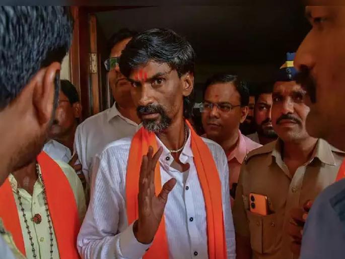 maratha-reservation-manoj-jarange-patil-took-back-his-words | 'लायकी' शब्द मागे घेतो; वाद वाढल्यानंतर मनोज जरांगे पाटील बॅकफूटवर maratha-reservation-manoj-jarange-patil-took-back-his-words | 'लायकी' शब्द मागे घेतो; वाद वाढल्यानंतर मनोज जरांगे पाटील बॅकफूटवर