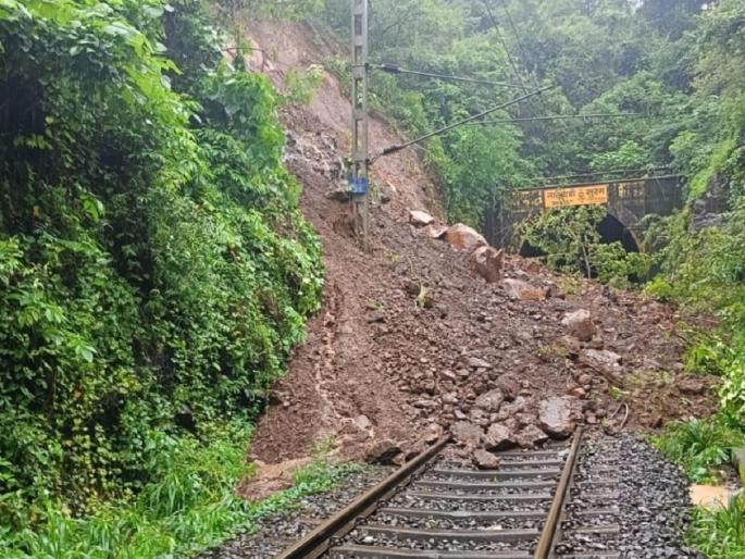 Konkan Railway service disrupted due to land slide on track near Deewankhawati railway station | दिवाणखवटी रेल्वे स्थानकाजवळ रूळावर दरड कोसळल्याने कोकण रेल्वेसेवा विस्कळित Konkan Railway service disrupted due to land slide on track near Deewankhawati railway station | दिवाणखवटी रेल्वे स्थानकाजवळ रूळावर दरड कोसळल्याने कोकण रेल्वेसेवा विस्कळित