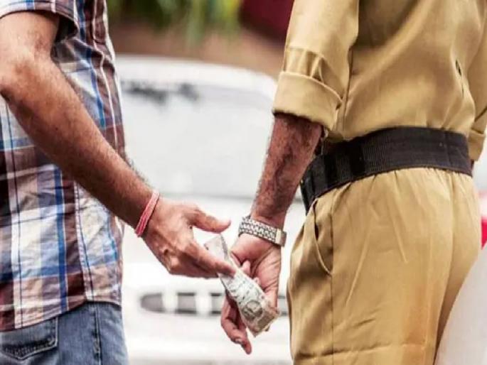 Head constable arrested while accepting a bribe of two thousand | दोन हजारांची लाच स्वीकारताना हेडकॉन्स्टेबल जाळ्यात Head constable arrested while accepting a bribe of two thousand | दोन हजारांची लाच स्वीकारताना हेडकॉन्स्टेबल जाळ्यात