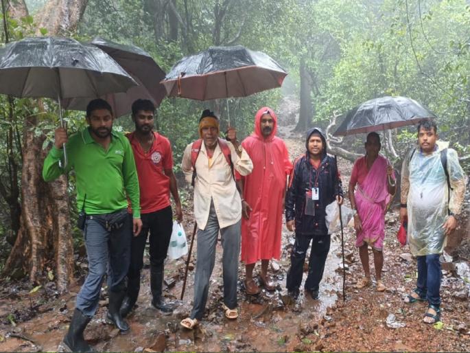 100 flower long pit in Matheran's Garbati Evacuation of 40 residents | माथेरानच्या गारबटीत १०० फूल लांब खड्डा ४० रहिवाशांचे स्थलांतर
