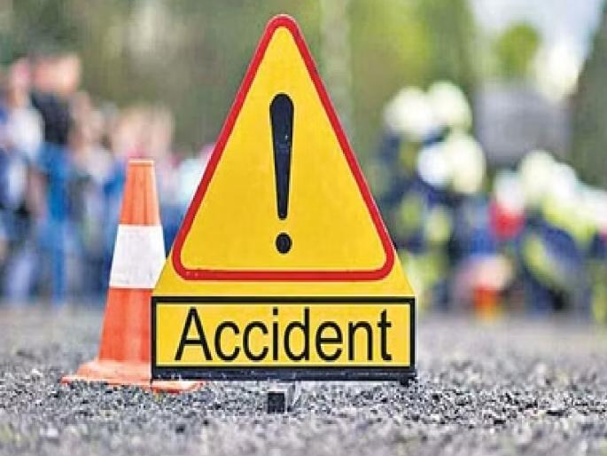 After losing control, the truck hit the divider; One's head was split open, the other's back was burnt | ताबा सुटल्यानं ट्रक डिव्हायडरला धडकल; एकाचं डोकं फुटलं, दुसऱ्याची पाठ शेकली After losing control, the truck hit the divider; One's head was split open, the other's back was burnt | ताबा सुटल्यानं ट्रक डिव्हायडरला धडकल; एकाचं डोकं फुटलं, दुसऱ्याची पाठ शेकली