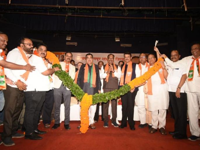 If Fadnavis goes to the Centre, Bawankules will definitely be considered | फडणवीस केंद्रात गेले तर बावनकुळेंचा नक्कीच विचार होईल If Fadnavis goes to the Centre, Bawankules will definitely be considered | फडणवीस केंद्रात गेले तर बावनकुळेंचा नक्कीच विचार होईल