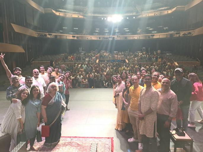 Marathi dramas are getting heavy response in overseas | मराठी नाटकांना परदेशवारी ठरतेय भारी; रसिकांचा तूफान प्रतिसाद रंगकर्मींना देतो बळ Marathi dramas are getting heavy response in overseas | मराठी नाटकांना परदेशवारी ठरतेय भारी; रसिकांचा तूफान प्रतिसाद रंगकर्मींना देतो बळ