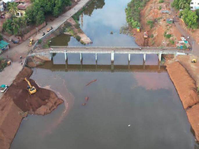 1 million cubic meters of silt removed from 13 rivers in Ratnagiri district, It will help to control the flood situation | रत्नागिरी जिल्ह्यातील १३ नद्यांमधून काढला १० लाख घनमीटर गाळ, पूरपरिस्थिती नियंत्रणात येण्यास मदत होणार  1 million cubic meters of silt removed from 13 rivers in Ratnagiri district, It will help to control the flood situation | रत्नागिरी जिल्ह्यातील १३ नद्यांमधून काढला १० लाख घनमीटर गाळ, पूरपरिस्थिती नियंत्रणात येण्यास मदत होणार
