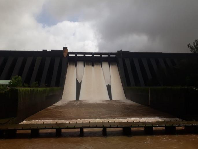 Mahabaleshwar receives maximum rainfall in Satara district, 97 TMC water storage in Koyna Dam | सातारा: महाबळेश्वरला सर्वाधिक पाऊस, कोयना धरणात ९७ टीएमसी पाणीसाठा