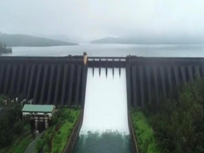 Rains resume in Satara district Koyna dam gates open from one to two feet | सातारा जिल्ह्यात पावसाला पुन्हा सुरूवात; कोयना धरणात पाण्याची आवक वाढली, दरवाजे एकवरुन दोन फुटावर Rains resume in Satara district Koyna dam gates open from one to two feet | सातारा जिल्ह्यात पावसाला पुन्हा सुरूवात; कोयना धरणात पाण्याची आवक वाढली, दरवाजे एकवरुन दोन फुटावर
