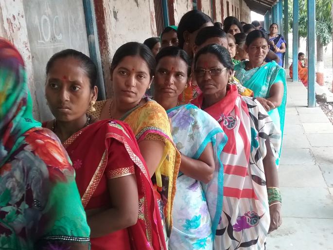 82 percent polling for 10 Gram Panchayats in Shrigonda taluka | श्रीगोंदा तालुक्यात दहा ग्रामपंचायतीसाठी सरासरी ८२ टक्के मतदान