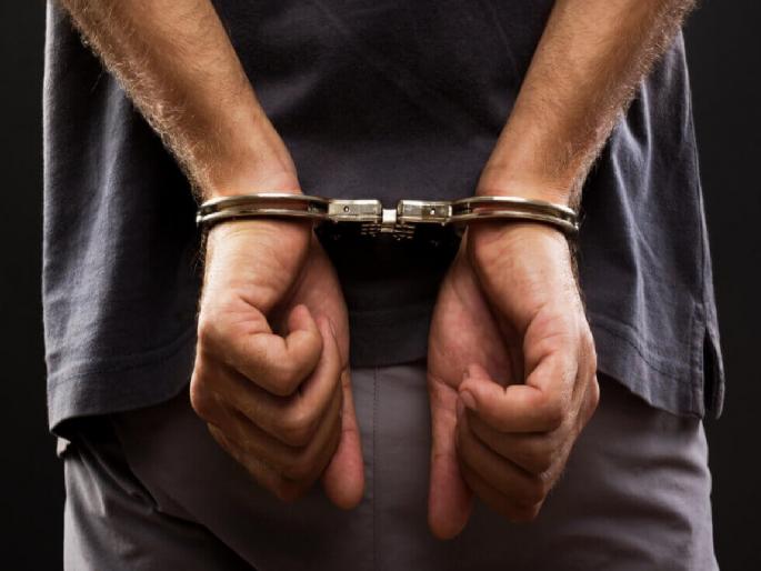 Two accused in jail absconding for three years | तीन वर्षापासून फरार असलेले दाेन आराेपी गजाआड Two accused in jail absconding for three years | तीन वर्षापासून फरार असलेले दाेन आराेपी गजाआड