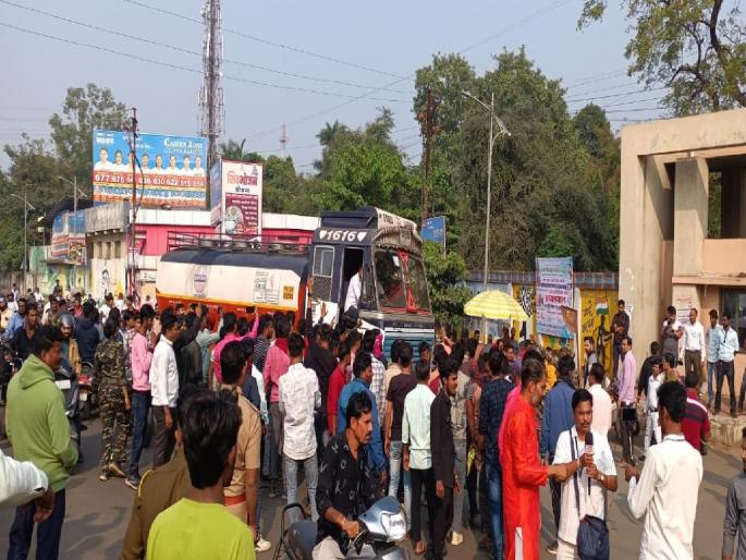 Chakka Jam Movement of motorists; Opposition to new traffic laws | वाहनचालकांचे चक्का जाम आंदोलन; नवीन वाहतूक कायद्याला विरोध : जिल्हाधिकाऱ्यांना दिले निवेदन Chakka Jam Movement of motorists; Opposition to new traffic laws | वाहनचालकांचे चक्का जाम आंदोलन; नवीन वाहतूक कायद्याला विरोध : जिल्हाधिकाऱ्यांना दिले निवेदन