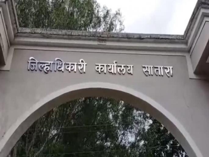 Remove unauthorized constructions in Mahabaleshwar, otherwise the administration will remove them; Collector's warning | महाबळेश्वरमधील अनाधिकृत बांधकामे काढा, नाहीतर प्रशासन काढणार; जिल्हाधिकाऱ्यांचा इशारा Remove unauthorized constructions in Mahabaleshwar, otherwise the administration will remove them; Collector's warning | महाबळेश्वरमधील अनाधिकृत बांधकामे काढा, नाहीतर प्रशासन काढणार; जिल्हाधिकाऱ्यांचा इशारा