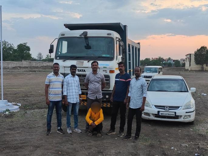 A dumper that went from Nivli to Chari was found in Karnataka | निवळी येथून चाेरीला गेलेला डम्पर सापडला कर्नाटकात A dumper that went from Nivli to Chari was found in Karnataka | निवळी येथून चाेरीला गेलेला डम्पर सापडला कर्नाटकात