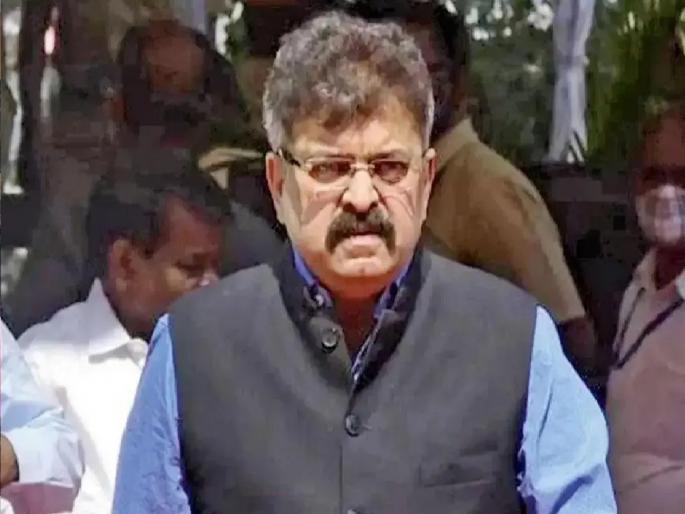 Those protesting in front of Jitendra Awhad's house in Thane are in police custody | ठाण्यात जितेंद्र आव्हाडांच्या घरासमोर आंदोलन करणारे पोलिसांच्या ताब्यात Those protesting in front of Jitendra Awhad's house in Thane are in police custody | ठाण्यात जितेंद्र आव्हाडांच्या घरासमोर आंदोलन करणारे पोलिसांच्या ताब्यात