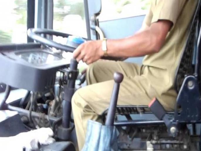case will be registered against 41 ST drivers in the state who drink alcohol | मद्यपान करणाऱ्या राज्यातील ४१ एसटी चालकांवर गुन्हे दाखल होणार : तपासणी मोहिमेत आढळले दोषी case will be registered against 41 ST drivers in the state who drink alcohol | मद्यपान करणाऱ्या राज्यातील ४१ एसटी चालकांवर गुन्हे दाखल होणार : तपासणी मोहिमेत आढळले दोषी