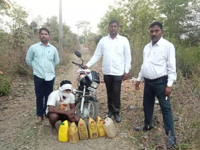 Excise raids in the district, two and a half lakh worth of liquor seized | जिल्ह्यात एक्साईजचे धाडसत्र, अडीच लाखांची हातभट्टी दारू जप्त Excise raids in the district, two and a half lakh worth of liquor seized | जिल्ह्यात एक्साईजचे धाडसत्र, अडीच लाखांची हातभट्टी दारू जप्त